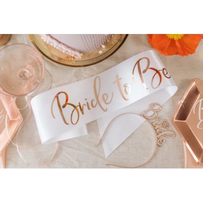 Šerpa satinová "Bride to Be" bílá,  75cm - Screenshot 2026-06-05 at 15-01-25 Sash Bride to be white 75cm - Designer decorations and ideas for every party! - PartyDeco.png